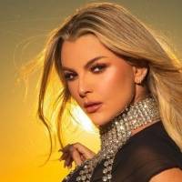 Marjorie de Sousa muestra su lado extravagante posando con un bikini animal print