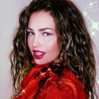 Thalía muestra su rutina de ejercicios en su gimnasio casero y presume su aptitud física con 49 años