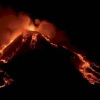 Fuego y truenos en imponente y espectacular erupción del volcán Etna