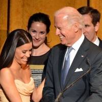 Eva Longoria y Jennifer Aniston celebran con lágrimas a Joe Biden y Kamala Harris
