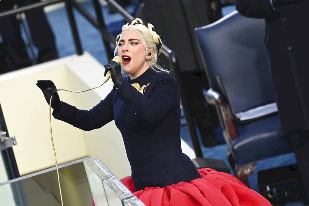 Lady Gaga interpretó el himno nacional durante la ceremonia de Biden