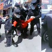 Mujer china se niega a portar cubrebocas, policía la somete y arresta