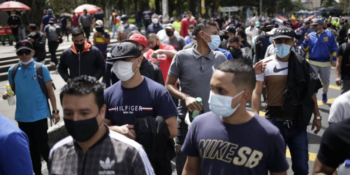 IMÁGENES: Comerciantes protestan en Bogotá contra las restricciones por la pandemia