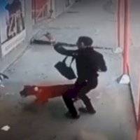 ¡Ay, Papantla! Hombre "vuela" a su perro para evitar ser mordido
