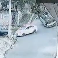 Auto pierde el control y se vuelca en calle empinada de Tlalpan