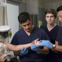 Este es el actor de The Good Doctor que sorprende con su cuerpazo