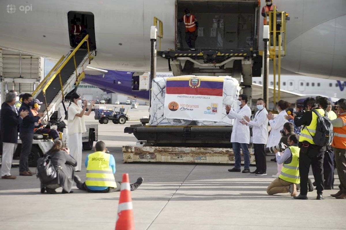 Llegada de las vacunas a Ecuador