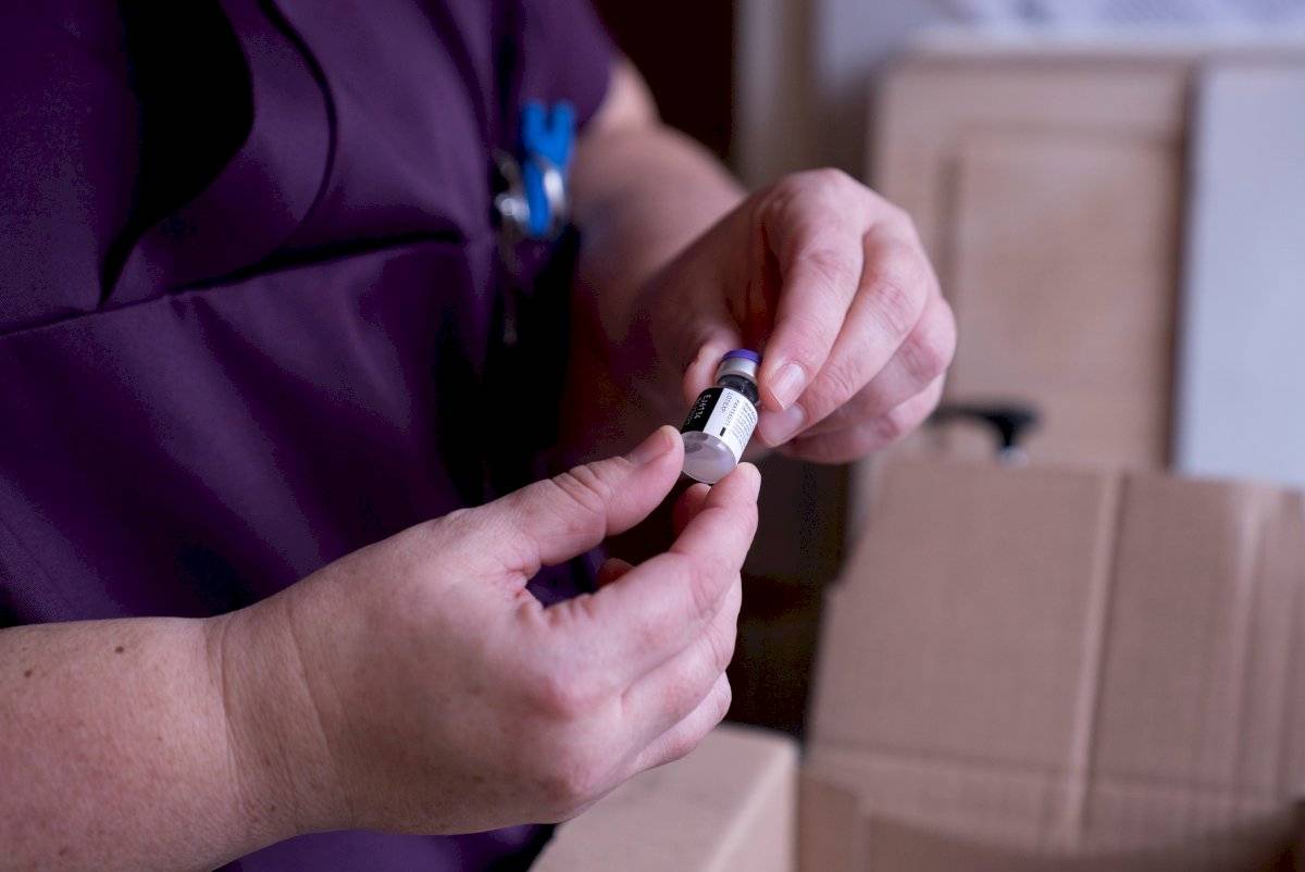Pfizer busca cubrir el retraso que mantiene en la entrega de las vacunas