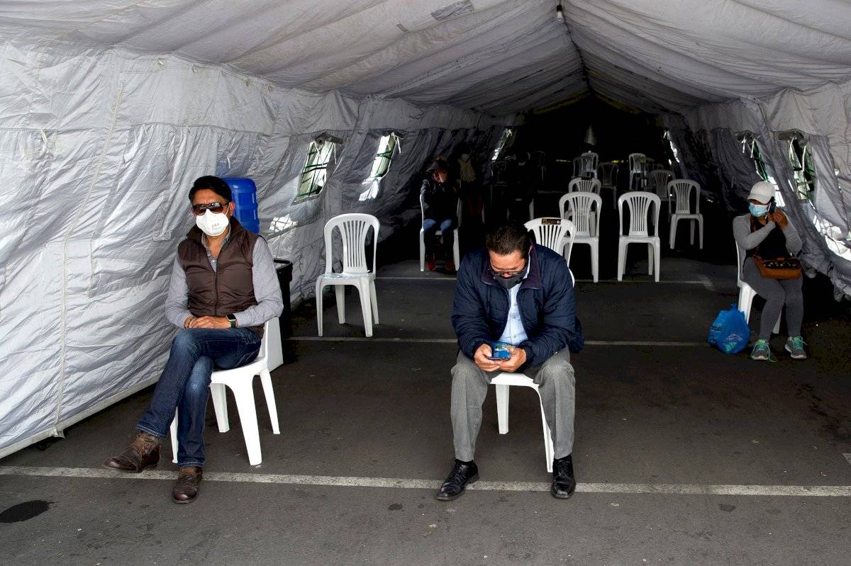 Ciudadanos esperan ser atendidos-Quito