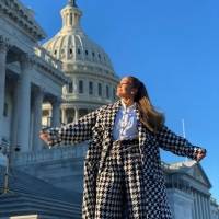JLo recibe un beso de felicitación de ARod tras su actuación en la Inauguración Presidencial