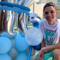 Joven de 16 años crea empresa de artículos para repostería