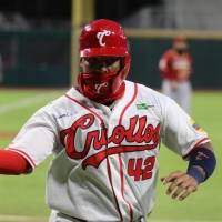 Criollos de Caguas con Yadier Molina detienen el empuje de los Indios