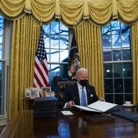 Demócratas frenan expectativas sobre ley migratoria de Biden