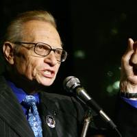 Muere Larry King, legendario presentador estadounidense