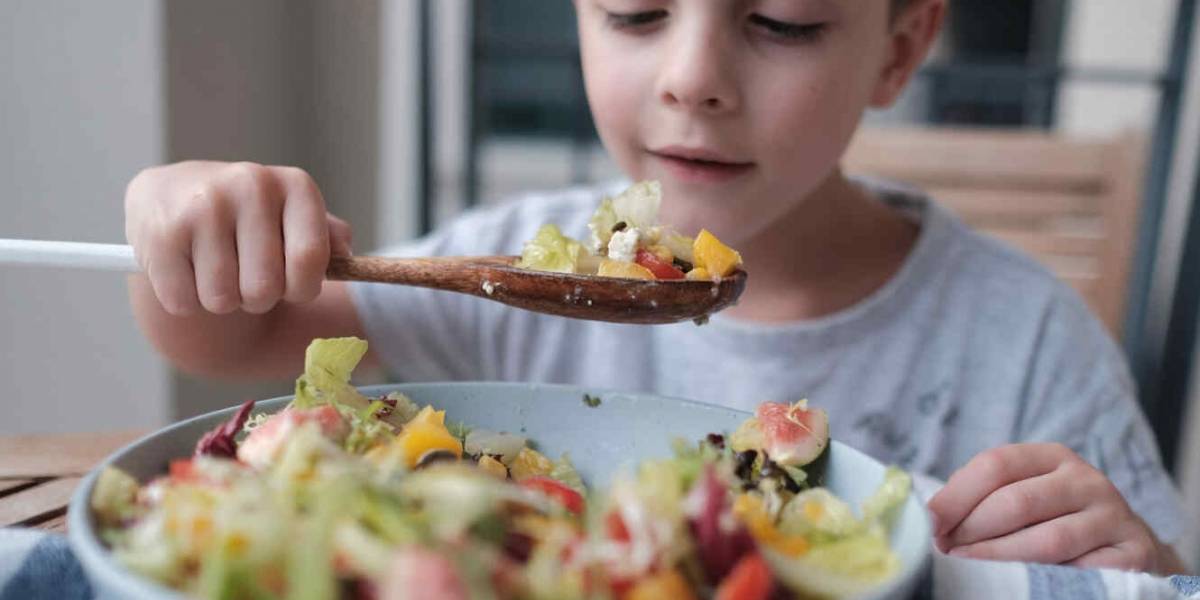 La dieta vegana no es recomendable en niños: un estudio encuentra estos peligrosos riesgos