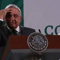 AMLO da positivo a Covid-19 y presenta síntomas leves