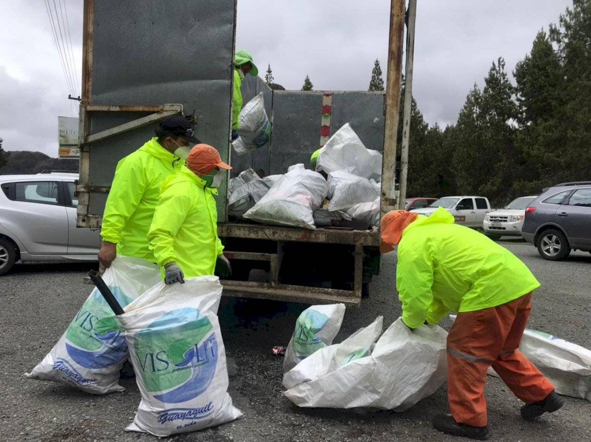 Cientos de desechos plásticos se recogieron en el Parque Nacional El Cajas