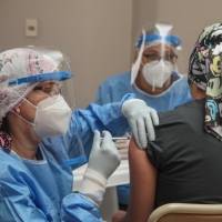 Médicos de primera línea en Cuenca no recibieron la vacuna
