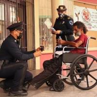 Policía Municipal de Ponce realiza gesto de amor a población sin hogar