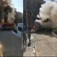 Queman camión de pasajeros en Acapulco; obligaron al conductor a bajarse