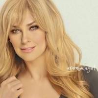 Aracely Arámbula deslumbra con un exquisito vestido rosa de seda con maxi falda tulipán plisada