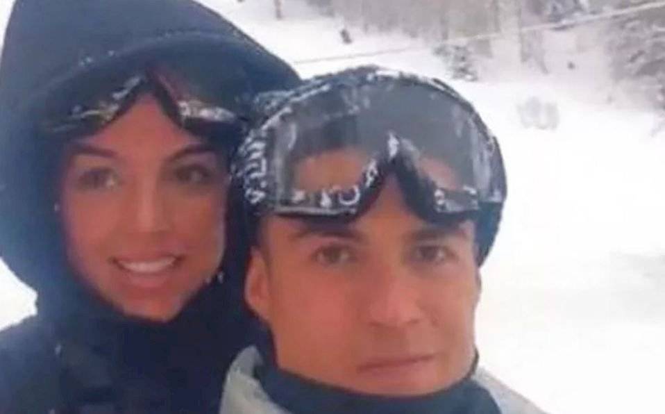 Cristiano Ronaldo junto a su esposa de vacaciones en Turín