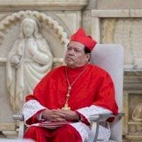 Norberto Rivera supera días más críticos del Covid-19, pero sigue delicado