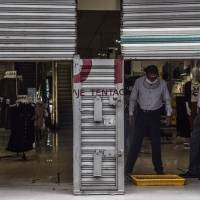En semáforo rojo, CDMX permite reapertura de comercios no esenciales