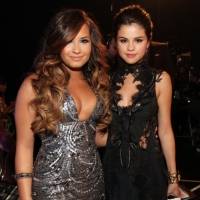 Demi Lovato regresa a la televisión mientras Selena Gomez lanza nuevo álbum