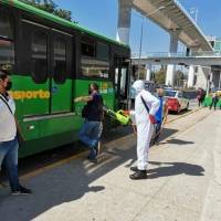 Hombre con síntoma de Covid-19 muere en autobús y causa alarma entre pasajeros
