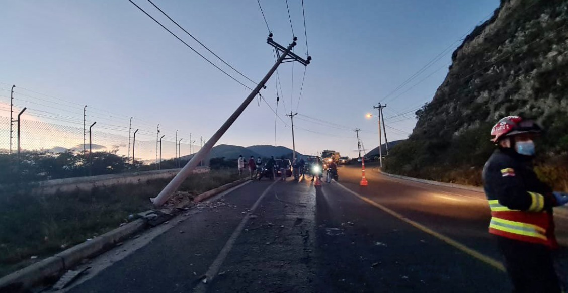 Accidente de tránsito en la vía Calacalí - La Independencia