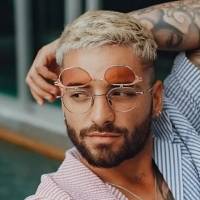 ¡OMG! David Bekcham piropea el nuevo y colorido look de Maluma