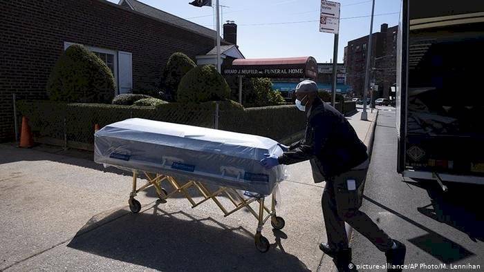 Se olvidan de retirar un cadáver