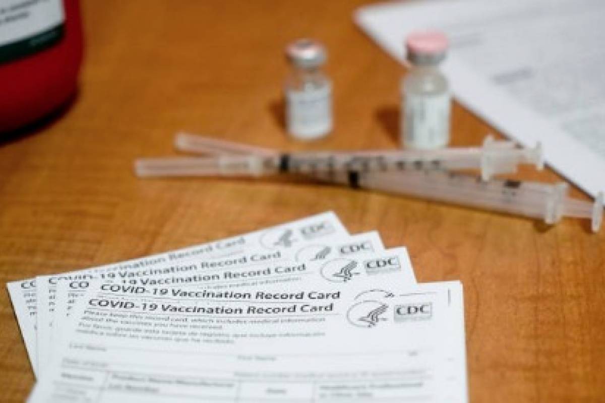Alertan sobre peligros de compartir tarjeta de vacunación ...