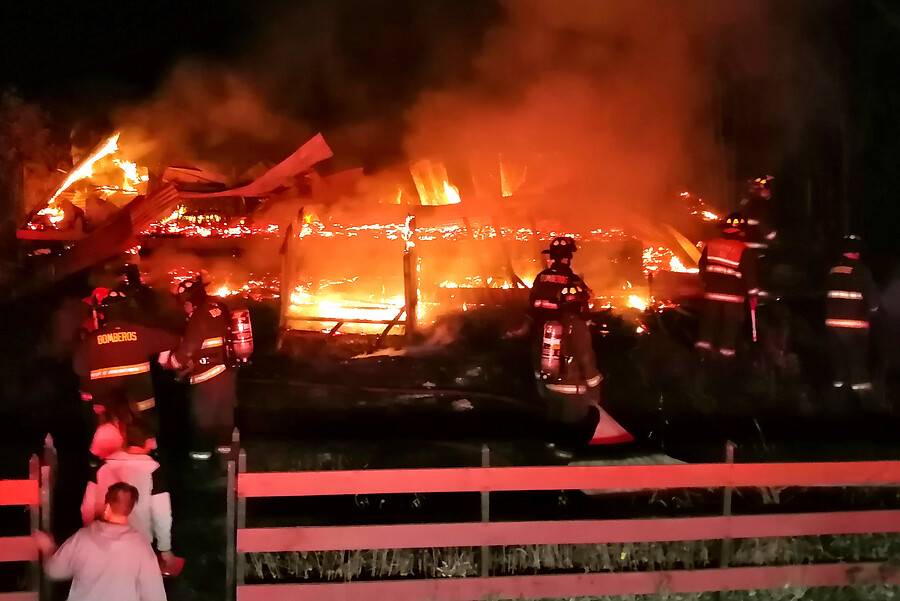 El incendio de la Iglesia Adeventista de Antiquina, en Cañete, Provincia de Arauco