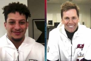 el quaterback de los Chiefs de Kansas City Patrick Mahomes y su contraparte de los Buccaneers de Tampa Bay Tom Brady