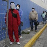 Ecuador vota en comicios presidenciales en medio de pandemia