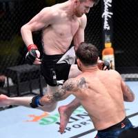 Espectacular rodillazo que terminó una pelea de UFC en 28 segundos