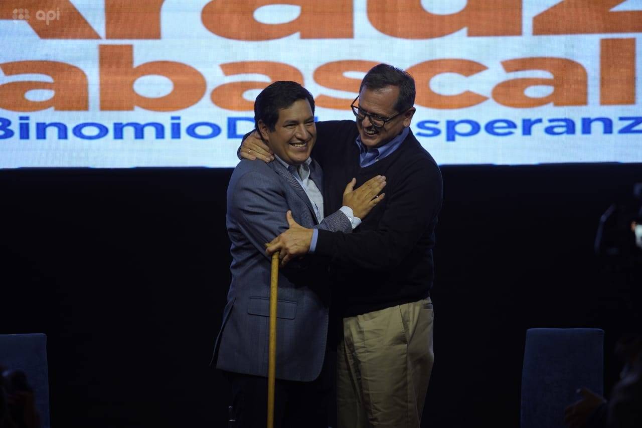 Candidato a la Presidencia por la Alianza Unión por la Esperanza (UNES), Andrés Arauz y su compañero de fórmula, Carlos Rabascall
