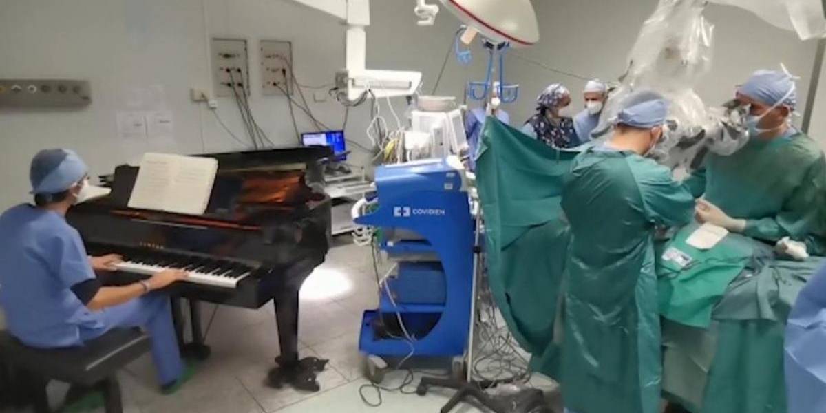 Cirujanos que colocan música en medio de una operación hacen que sus pacientes despierten con menos dolor, sugiere estudio