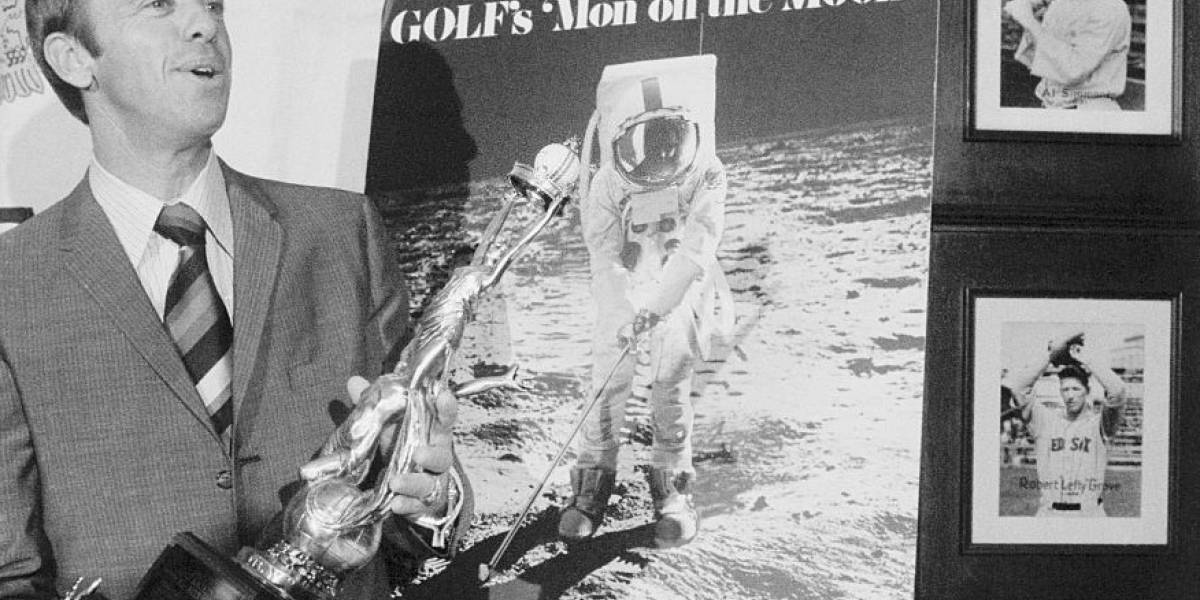 ¿Jugar golf en la Luna? Alan Shepard lo hizo, y hallaron su pelota 50 años después