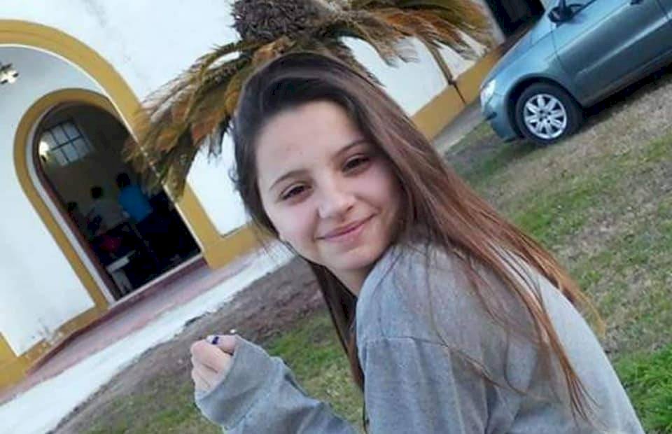 Úrsula Bahillo, de 18 años, fue brutalmente asesinada a puñaladas en un campo ubicado en el parque rural de Guido Spano.