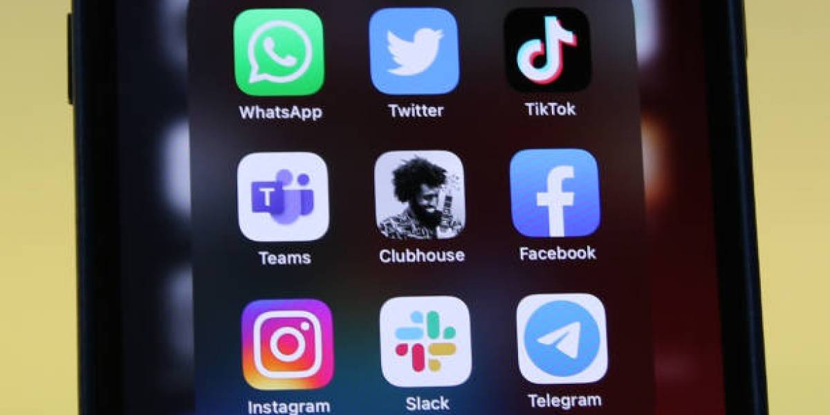 Así competirá Facebook con Clubhouse: comienza la guerra de los chats de audio