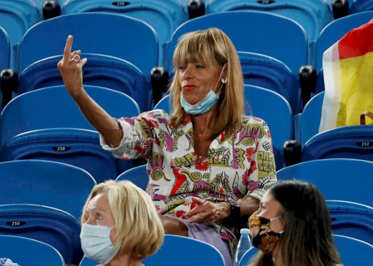Gesto de desprecio de una espectadora a Rafael Nadal