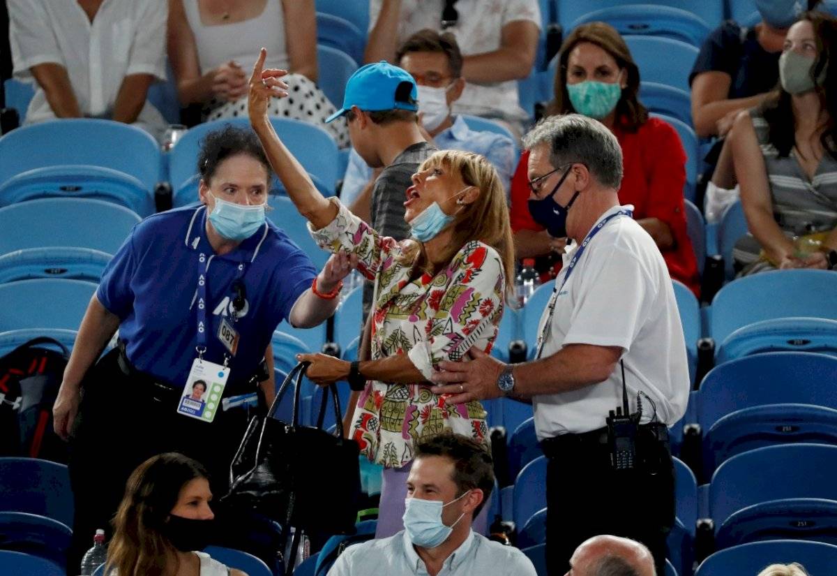 Gesto de desprecio de una espectadora a Rafael Nadal