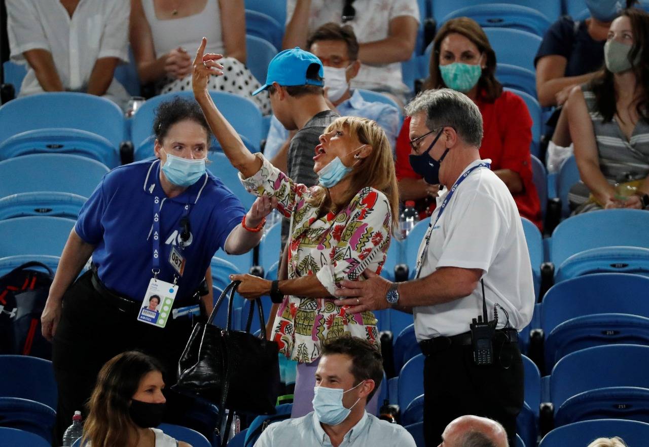 Gesto de desprecio de una espectadora a Rafael Nadal Gesto de desprecio de una espectadora a Rafael Nadal