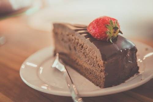 Un postre con chocolate siempre llena de alegría y le gusta a todos
