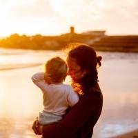 Mulheres que optam pela maternidade tardia beneficiam sua saúde mental, segundo estudo