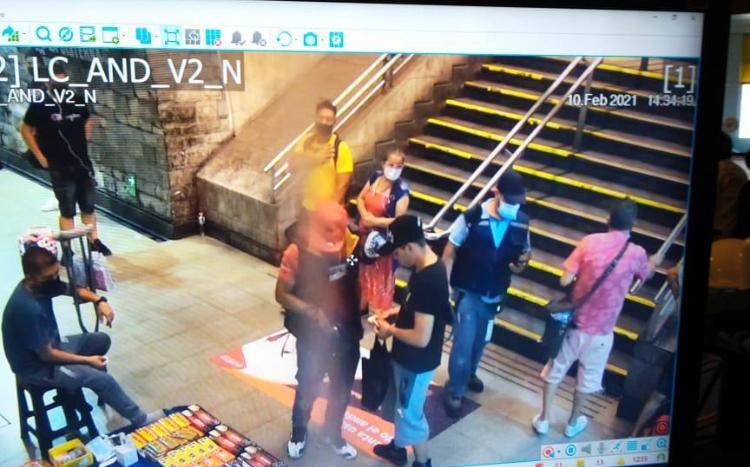 Hombre con arma de fuego en el Metro