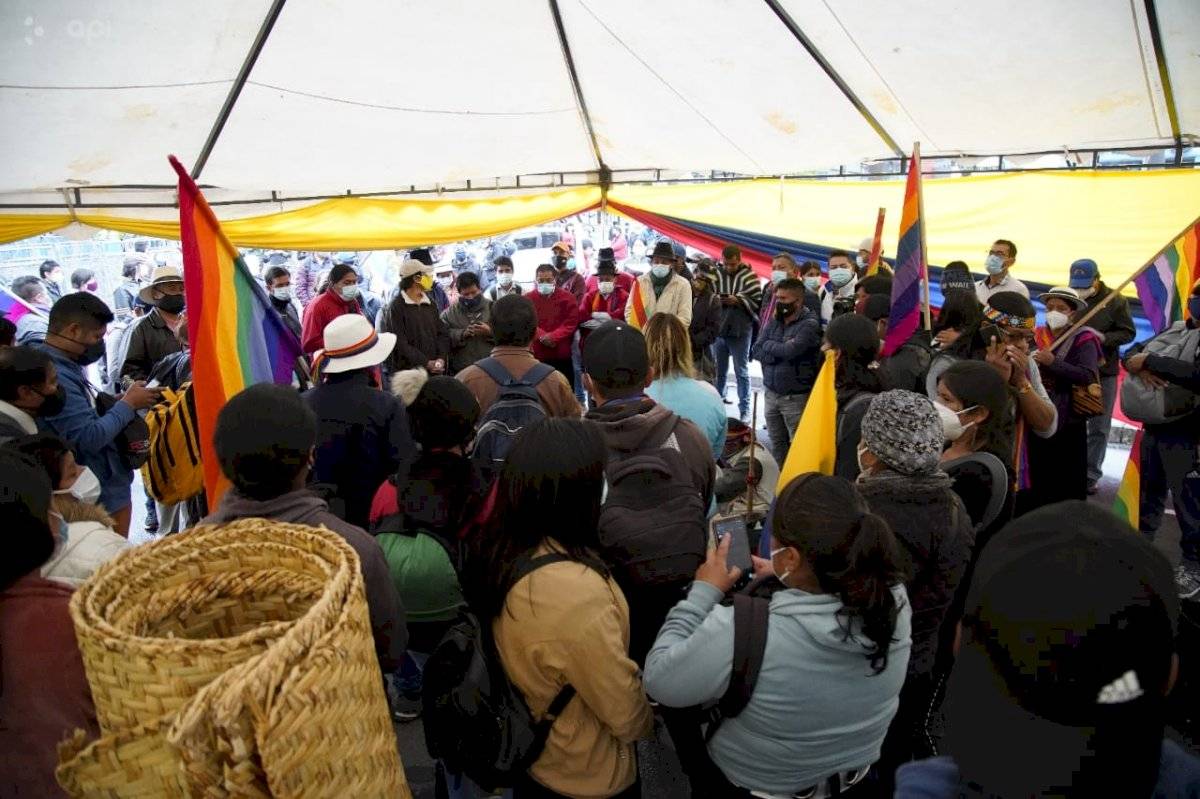 Movimientos indígenas en los exteriores del CNE Quito